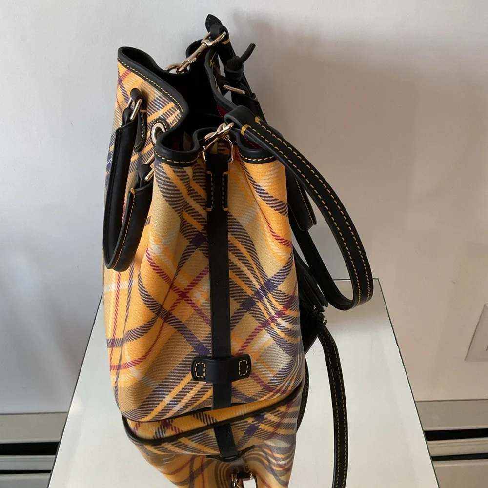 VTG Dooney & Bourke Tartan Collection Victoria Yellow Bucket Crossbody Like New - Picture 7 of 9